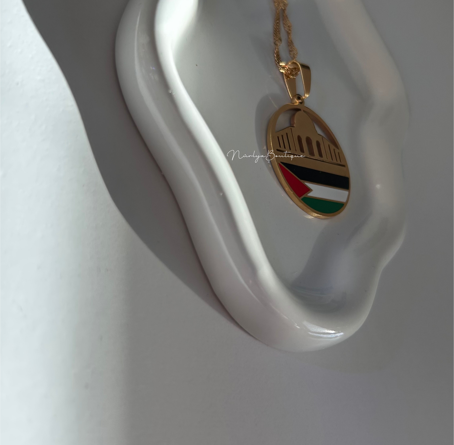 Collier avec mosquée Al-Aqsa' et drapeau Palestine